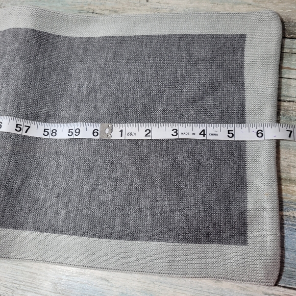 Calvin klein Reversible Scarf. - Picture 4 of 8